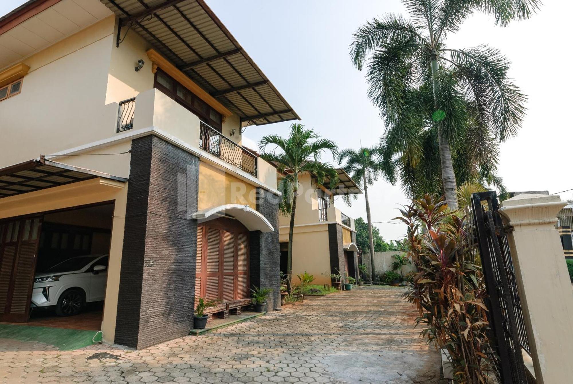 Sr Near Mall Ciputra Cibubur Mitra Reddoorz Bekasi