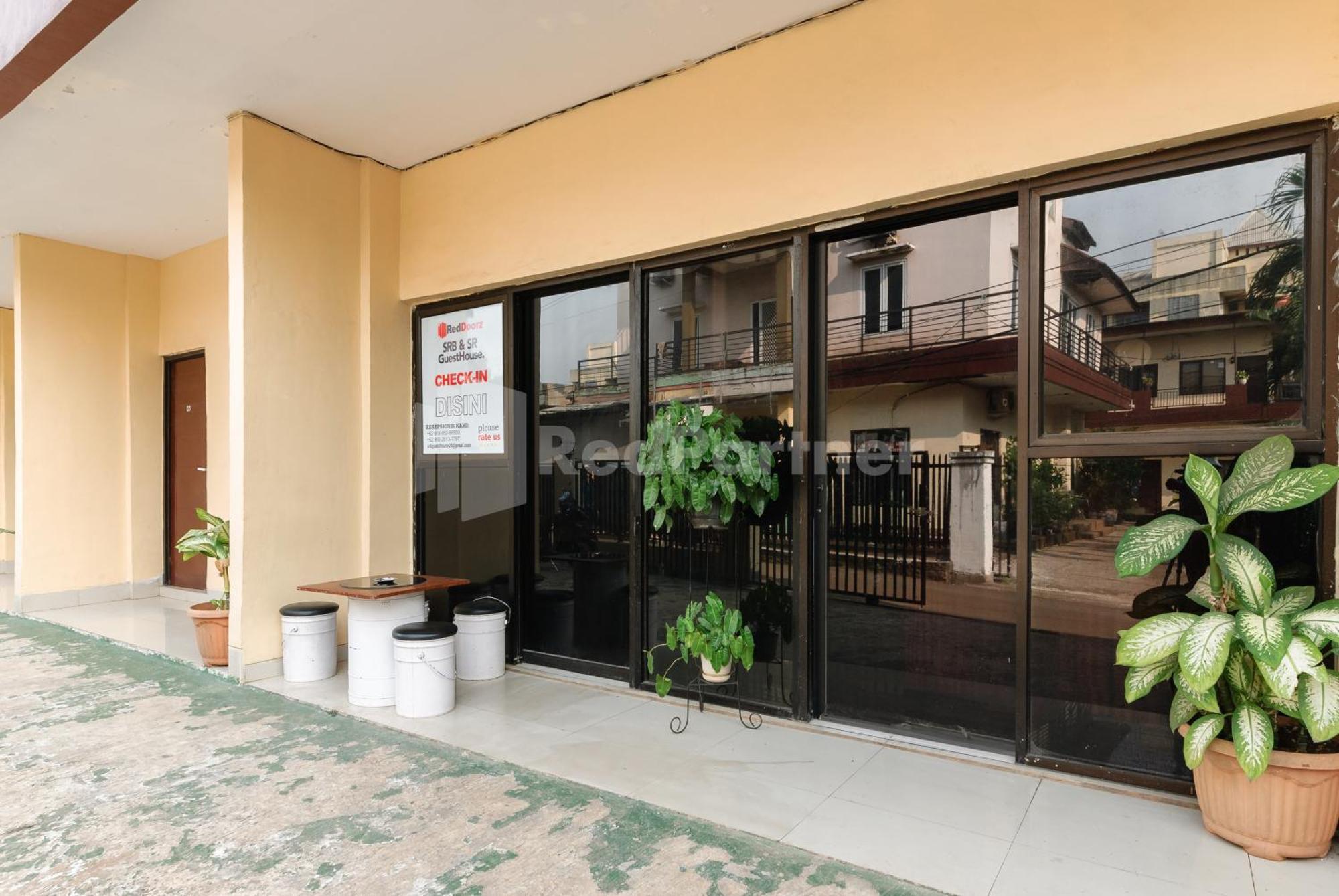 Sr Near Mall Ciputra Cibubur Mitra Reddoorz