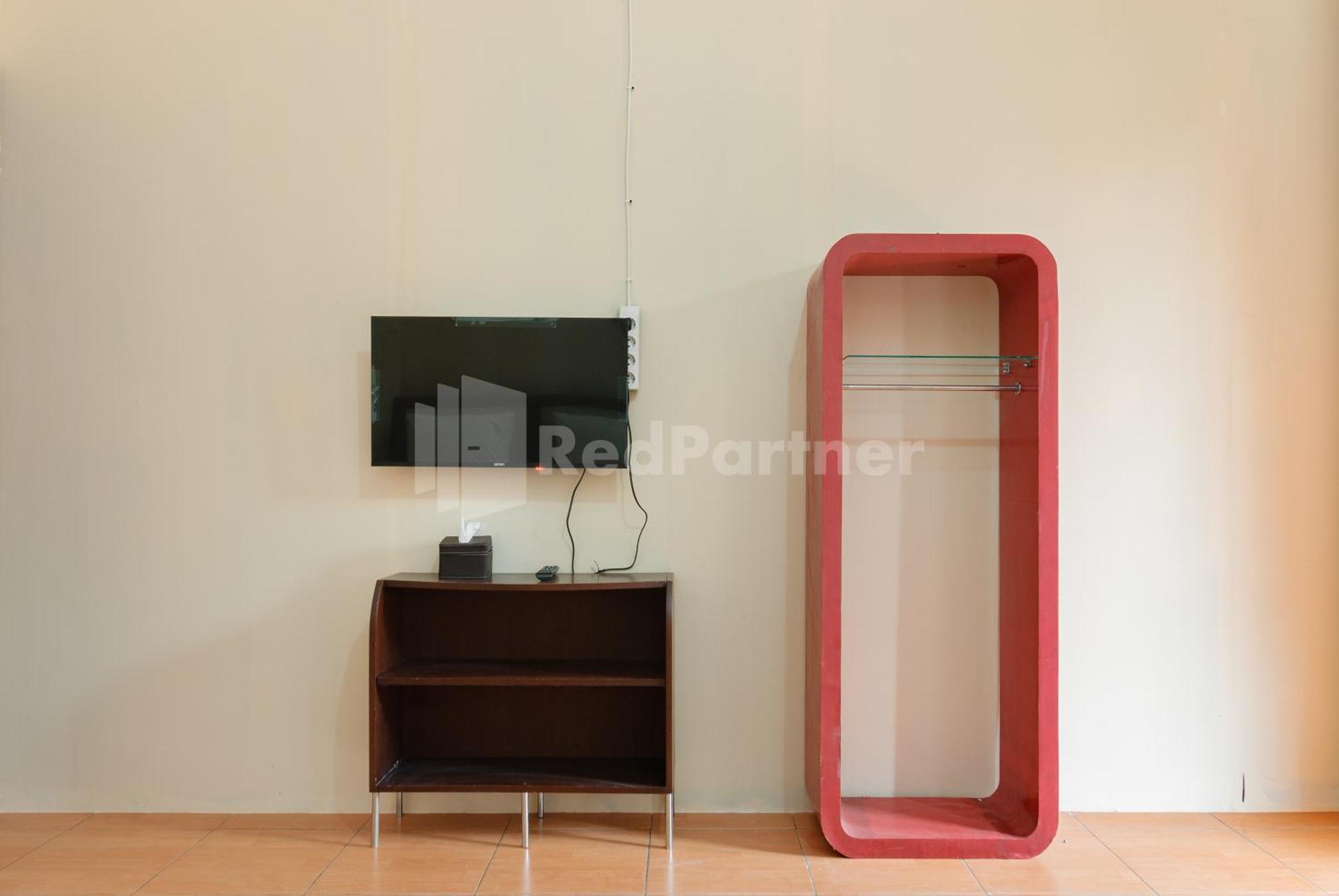 Sr Near Mall Ciputra Cibubur Mitra Reddoorz Hotel 2*