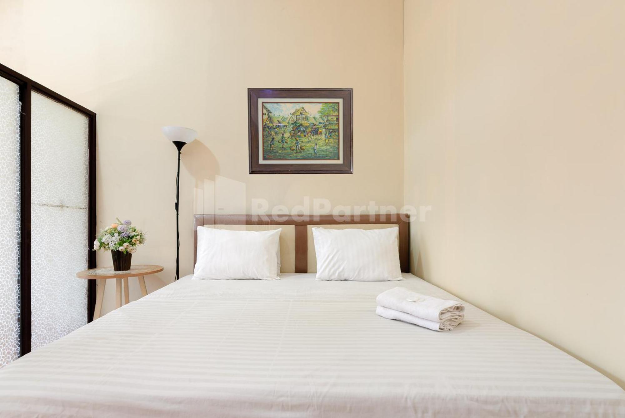 Sr Near Mall Ciputra Cibubur Mitra Reddoorz 2*