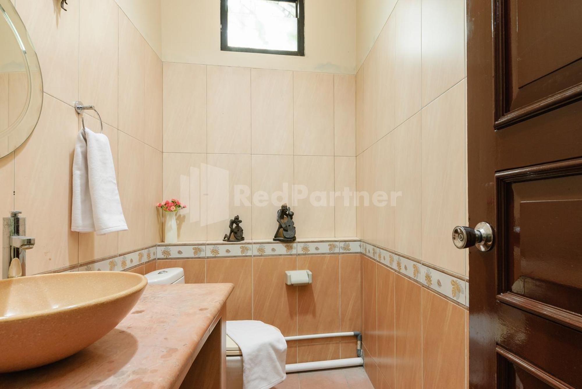 Sr Near Mall Ciputra Cibubur Mitra Reddoorz
