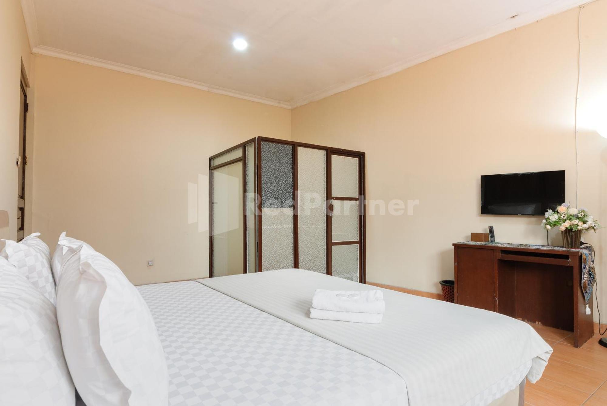 Sr Near Mall Ciputra Cibubur Mitra Reddoorz Hotel