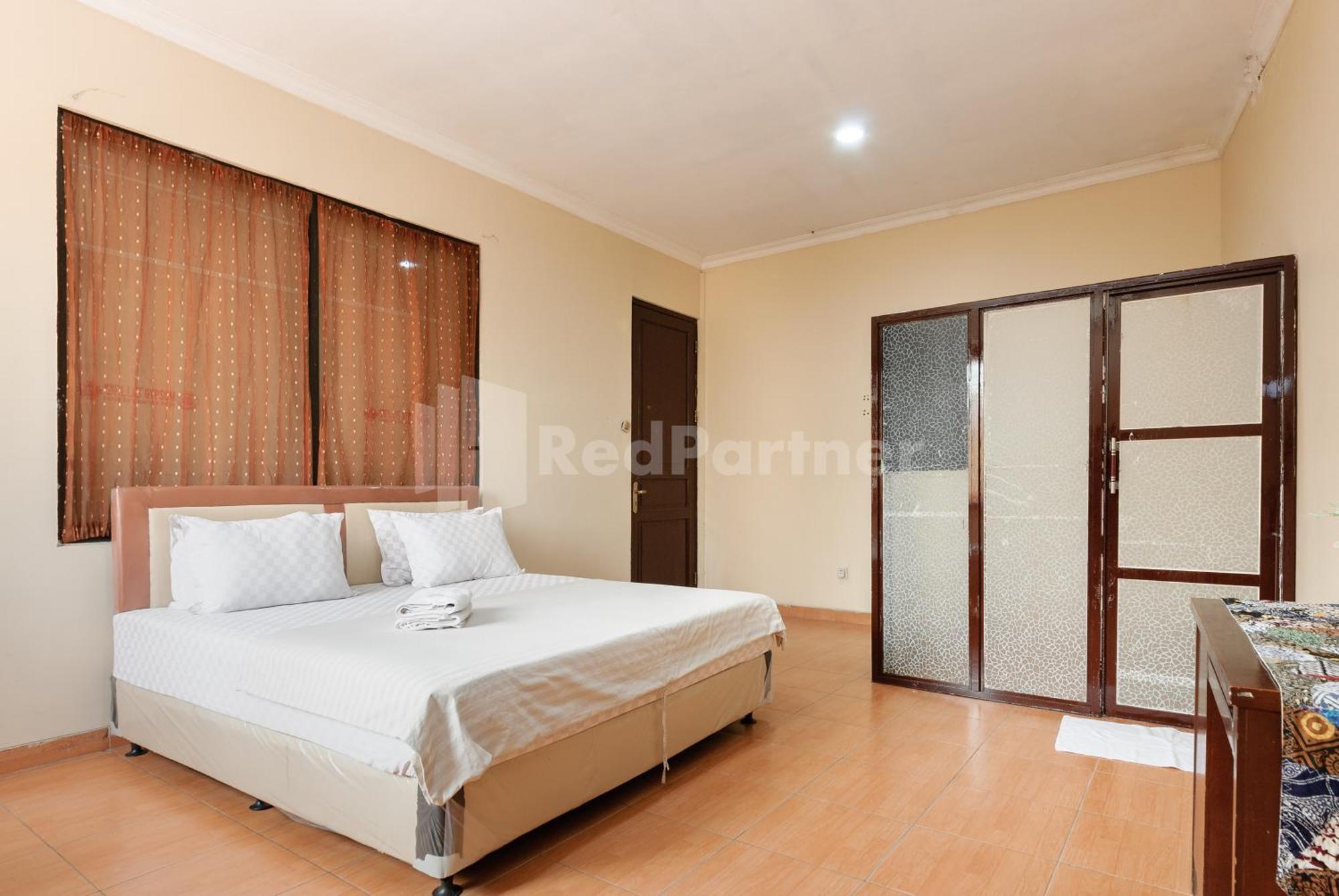 Sr Near Mall Ciputra Cibubur Mitra Reddoorz