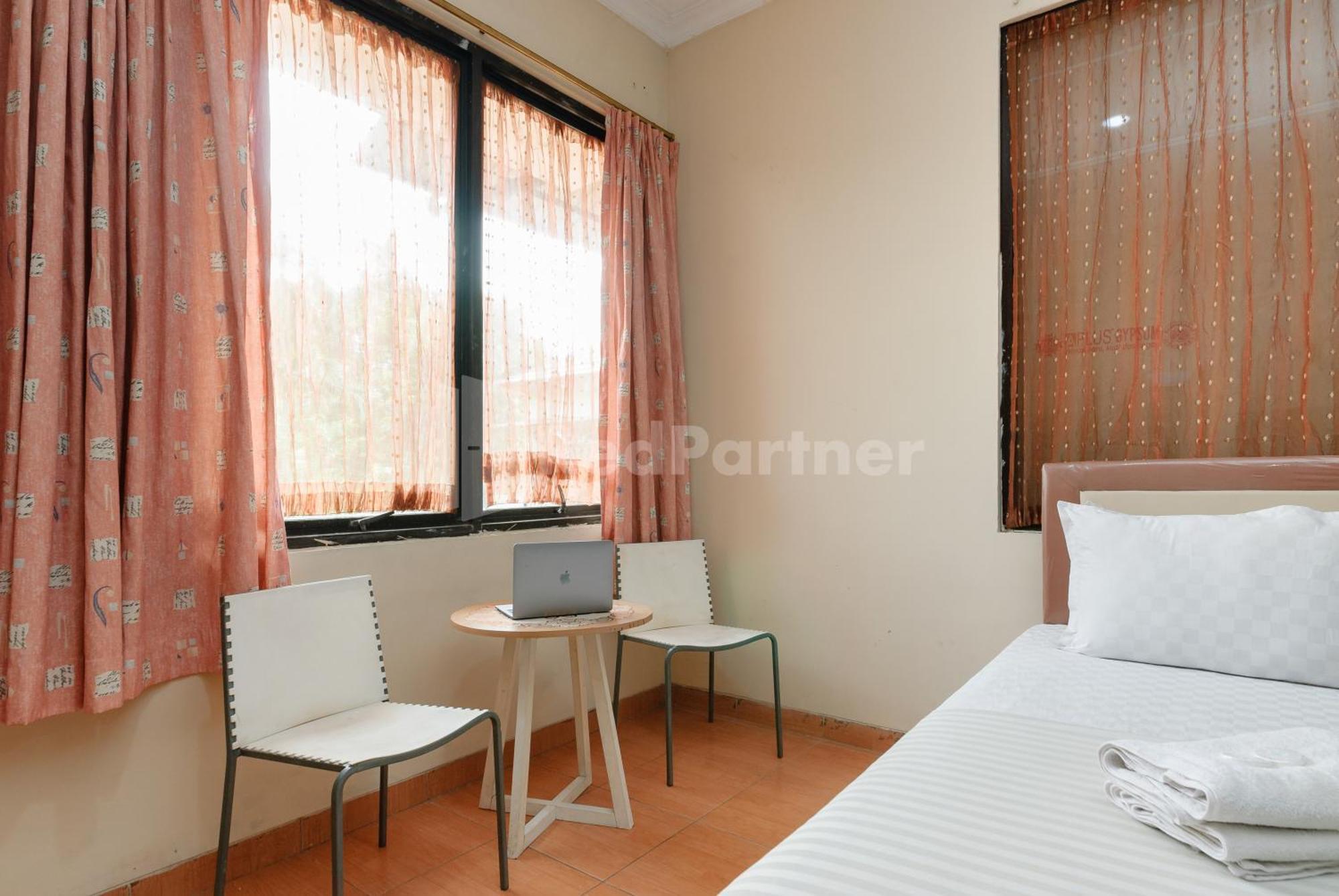 Sr Near Mall Ciputra Cibubur Mitra Reddoorz